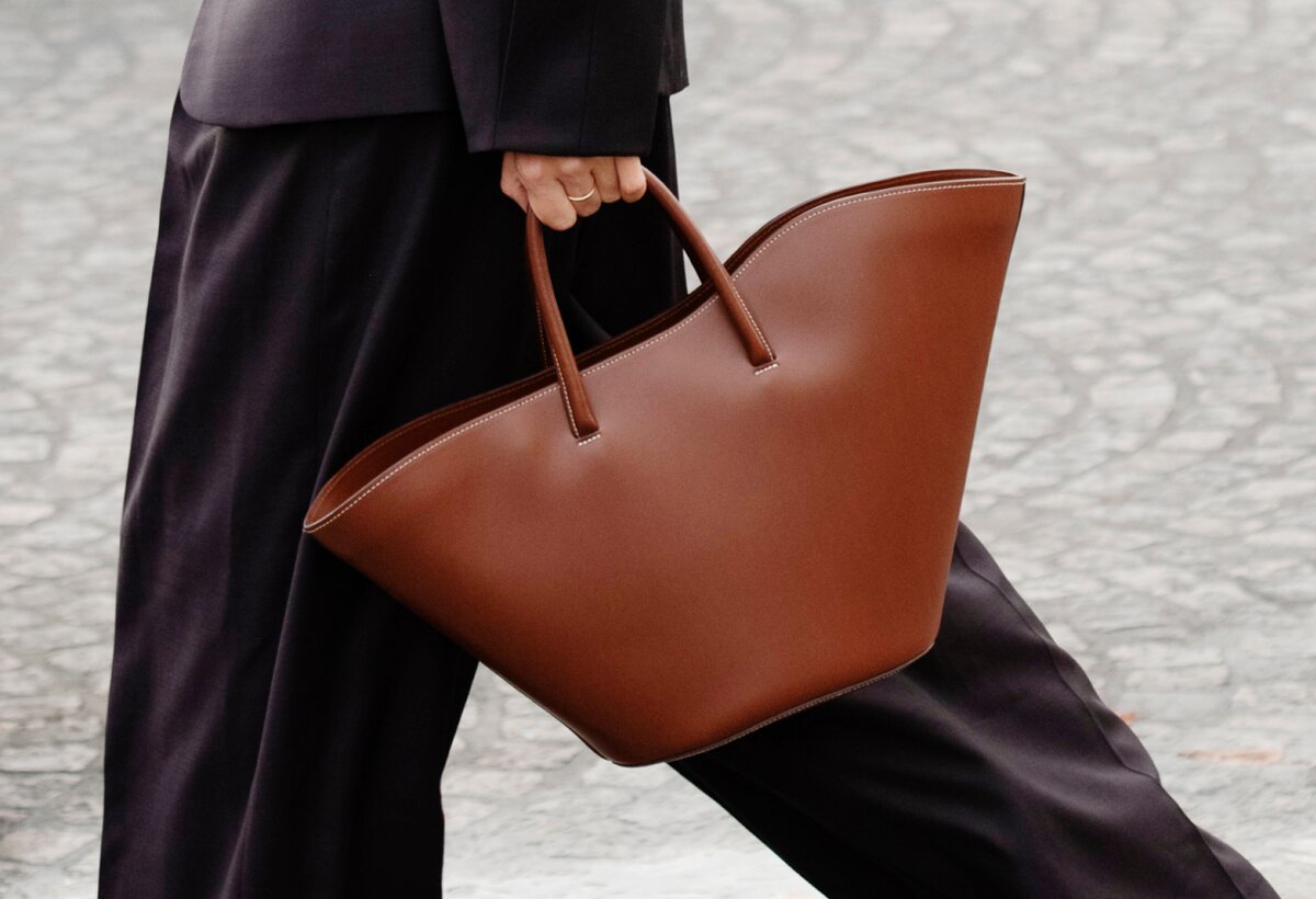 The 21 Best Laptop Bags Designers and Commuters Agree On | Who What Wear Best Stylish Laptop Bags For Creators Review With YouTube Walkthrough