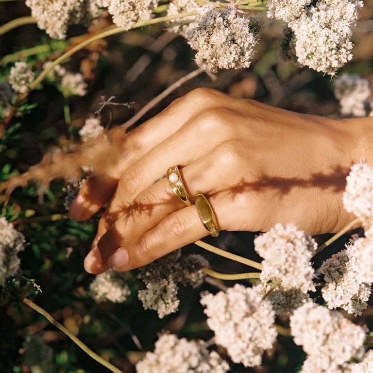 8 Minimalist Jewelry Brands For Understated Elegance 8 Minimalist Jewelry Brands For Understated Elegance