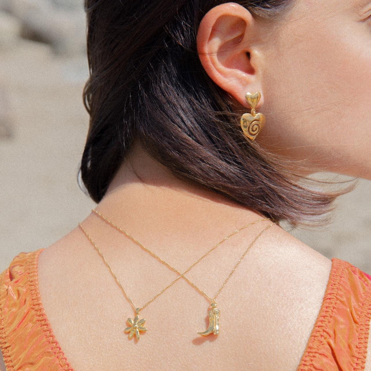 8 Minimalist Jewelry Brands For Understated Elegance Top Corporate Style Minimalist Jewelry Review With YouTube Overview